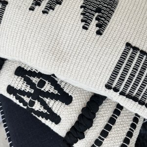 ZWART WIT KUSSENS  by BRIC. no 6