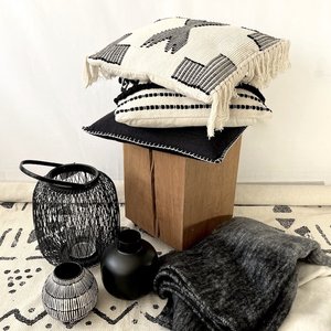 ZWART WIT KUSSENS  by BRIC. no 6
