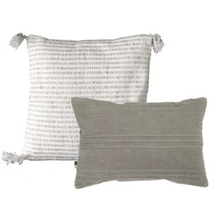 GRIJZE  KUSSENS by BRIC. no  1