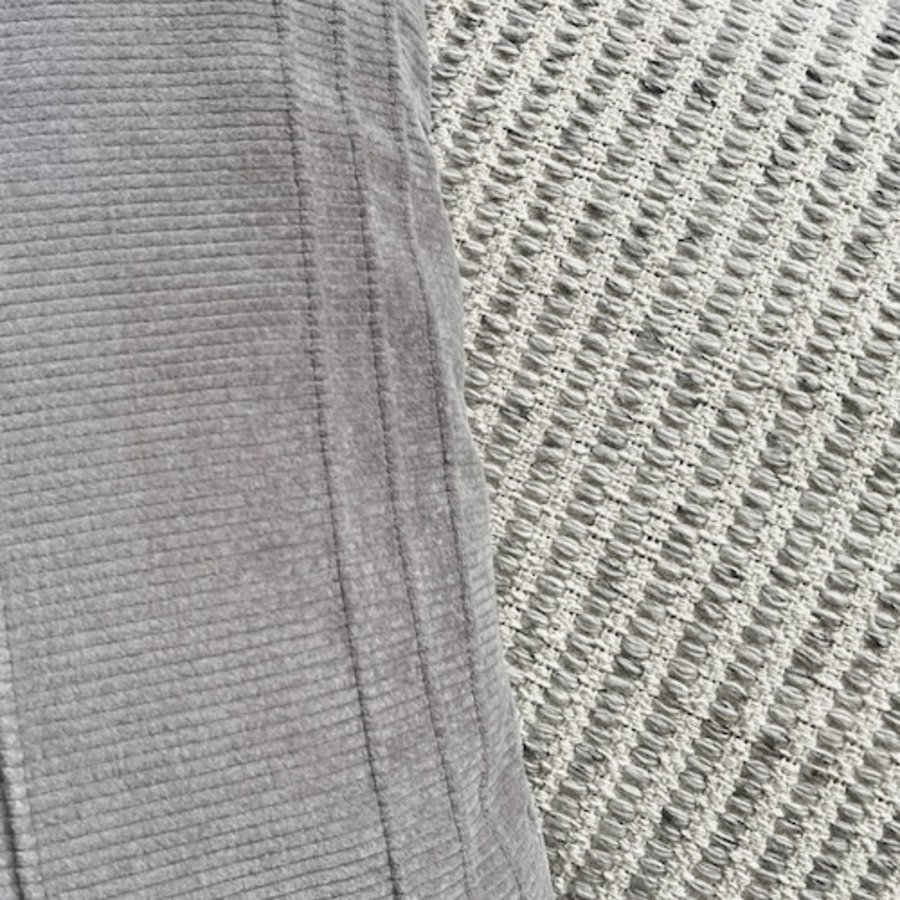 GRIJZE  KUSSENS by BRIC. no  1