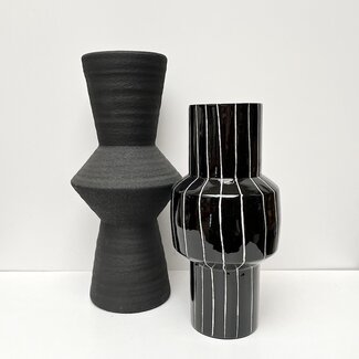 Light & Living Zwart wit vazen  by BRIC. no 1