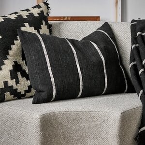 ZWART KUSSEN TUUR MET STREPEN PATROON