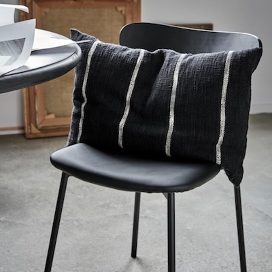 ZWART KUSSEN TUUR MET STREPEN PATROON