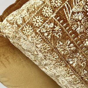 GELE  KUSSENS by BRIC. no 1