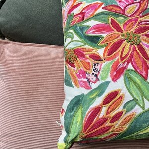 SIERKUSSENSET MET BLOEMEN IN ROZE EN GROEN