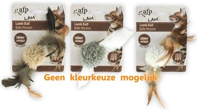 Afbeelding Afp lamb ball lamswol met veren vogel geluid en catnip assorti 5x5x3 cm door Online-dierenwinkel.eu