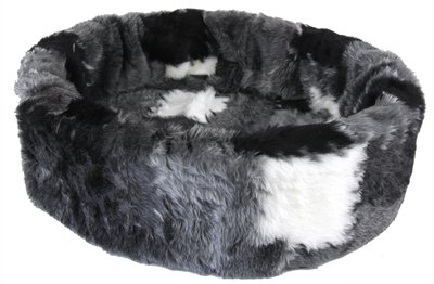 Afbeelding Petcomfort hondenmand bont lapjesdeken grijs 56x50x15 cm. door Online-dierenwinkel.eu
