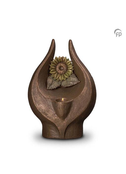 Geborgen bloem met kaarsje - keramiek