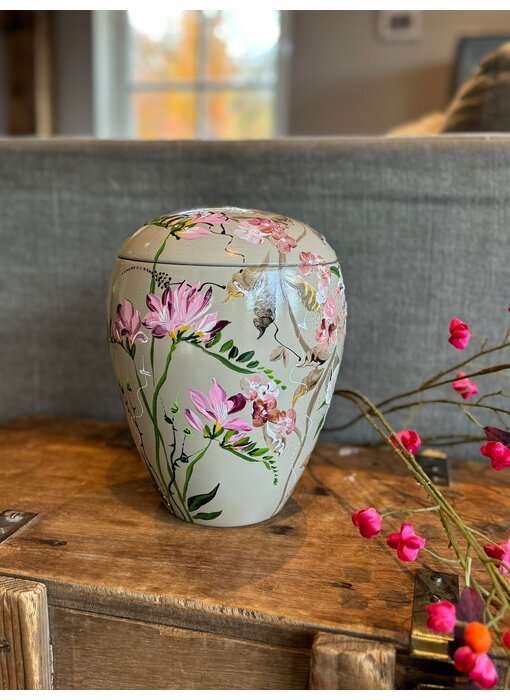 handbeschilderde urn freesia