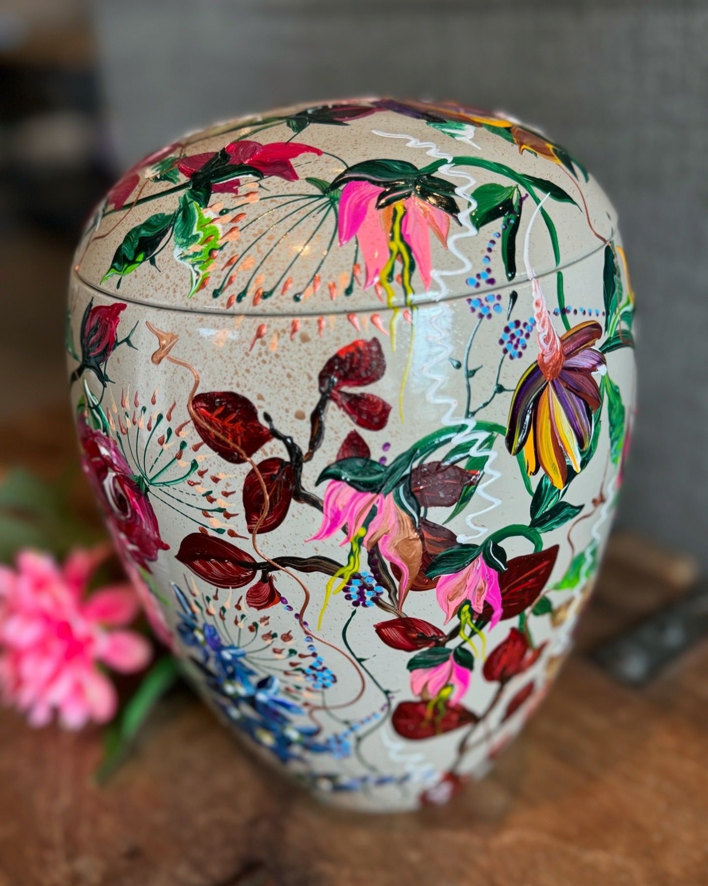 handbeschilderde urn
