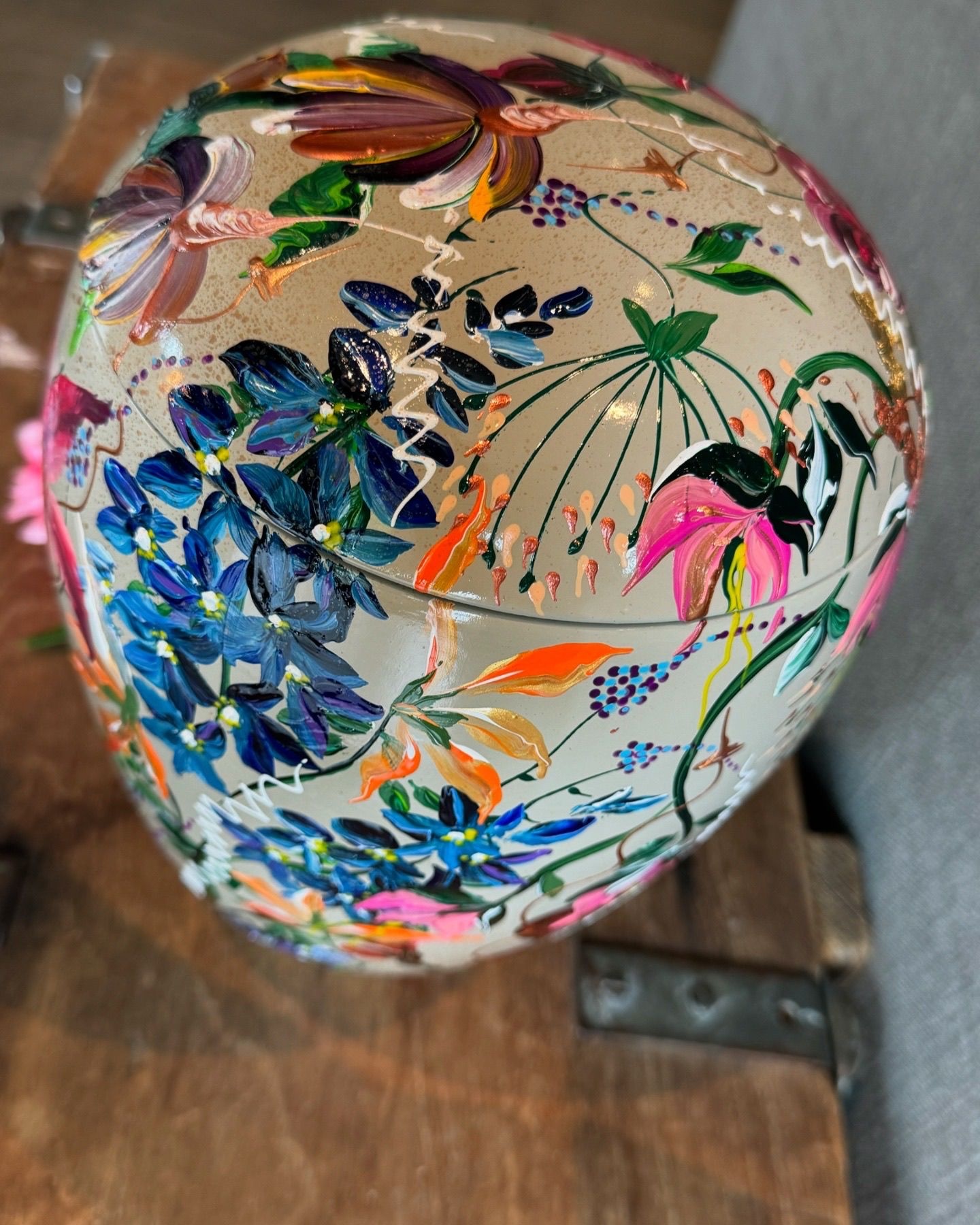 handbeschilderde urn