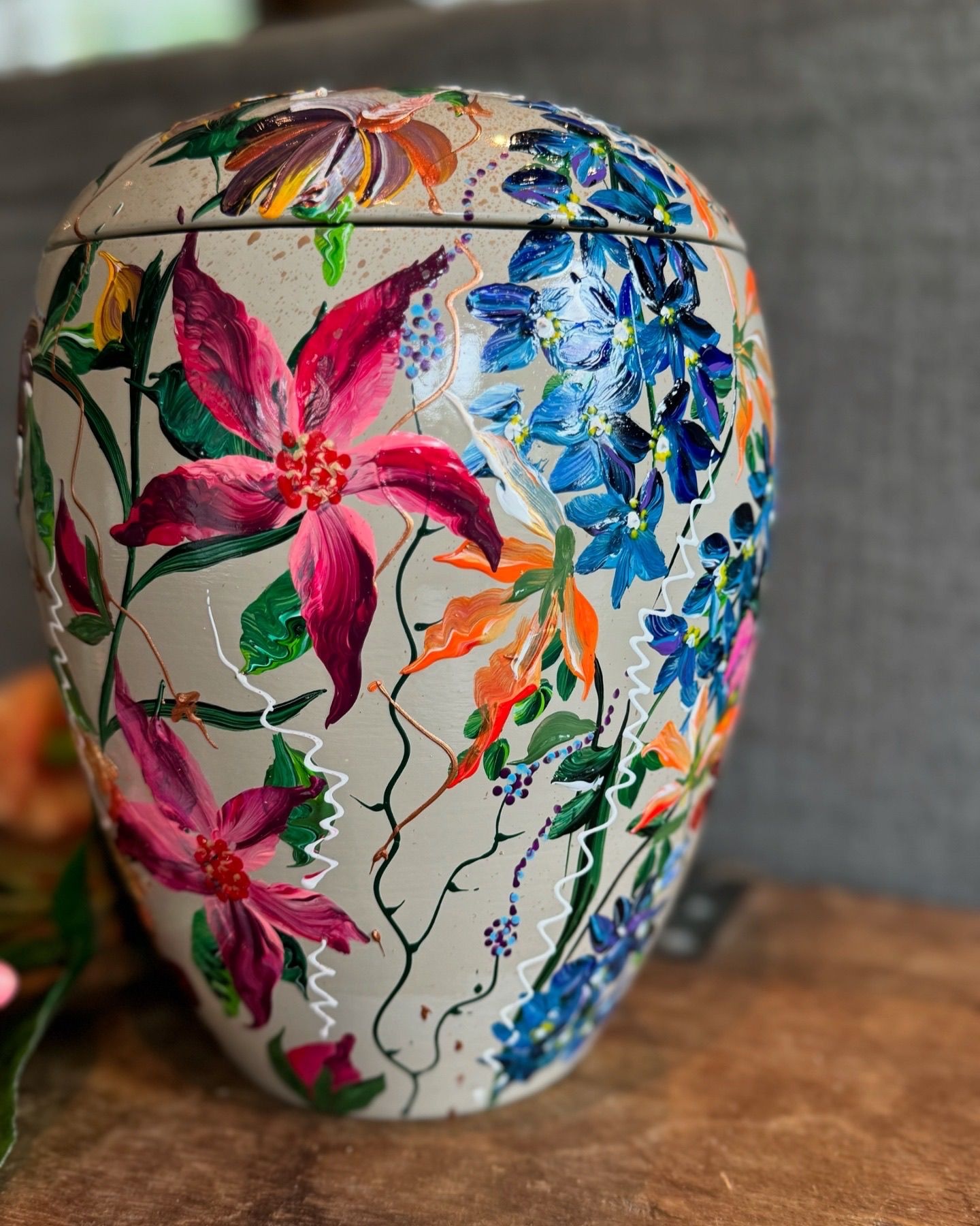 handbeschilderde urn