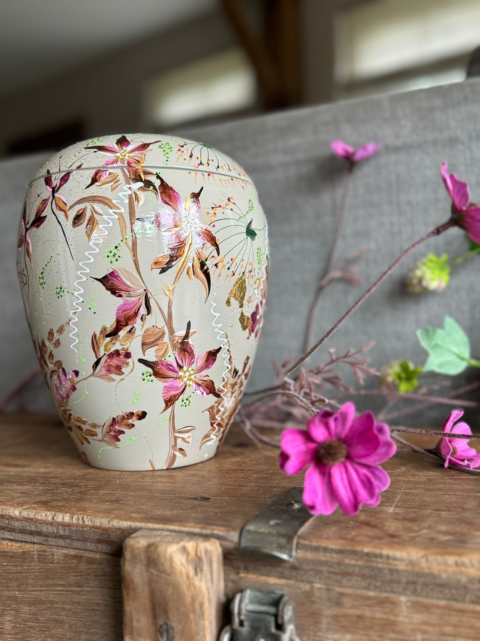handbeschilderde urn