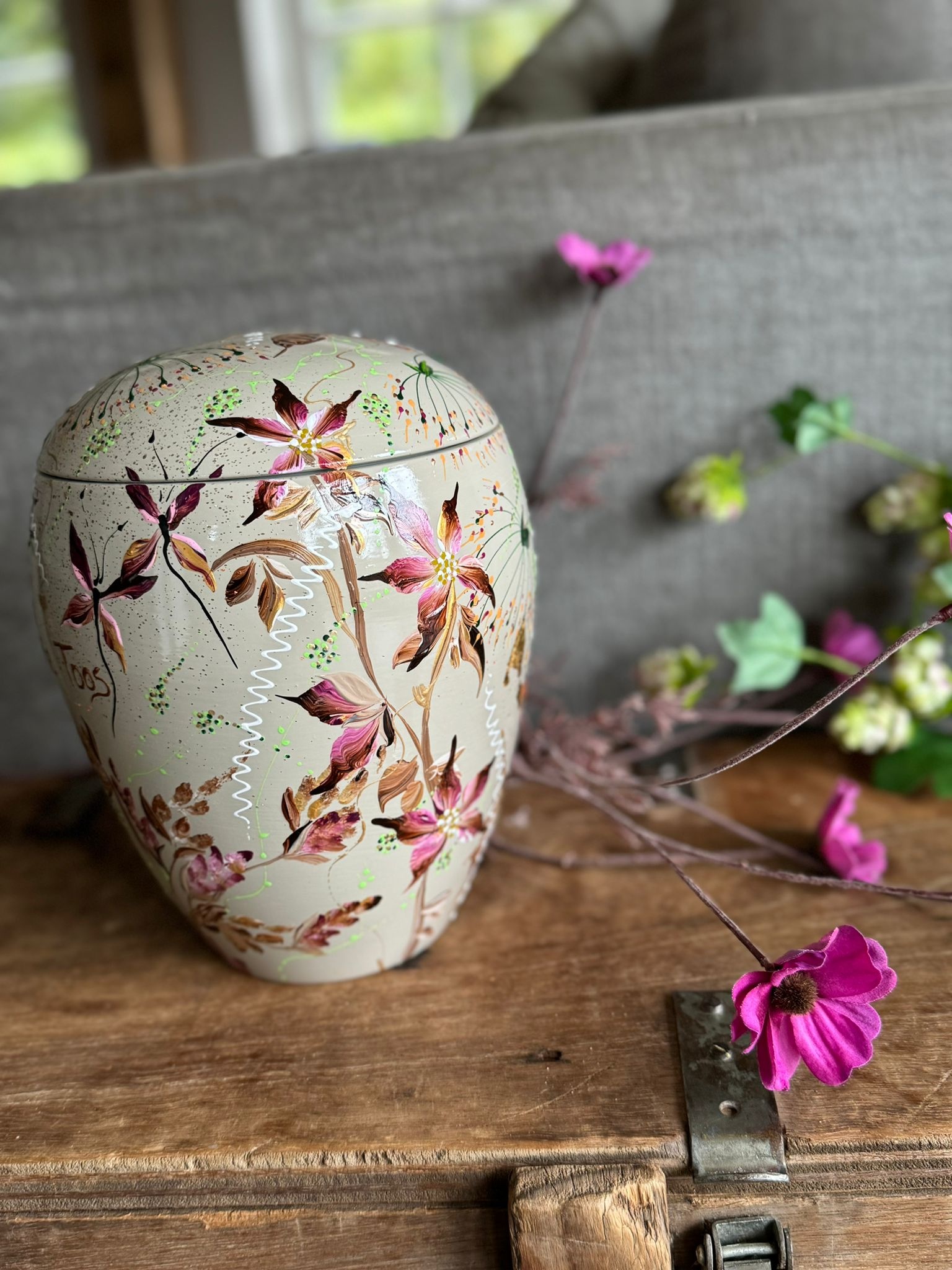 handbeschilderde urn