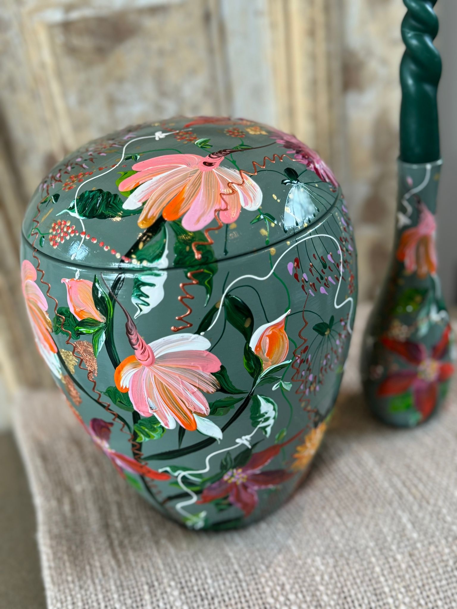  handbeschilderde urn