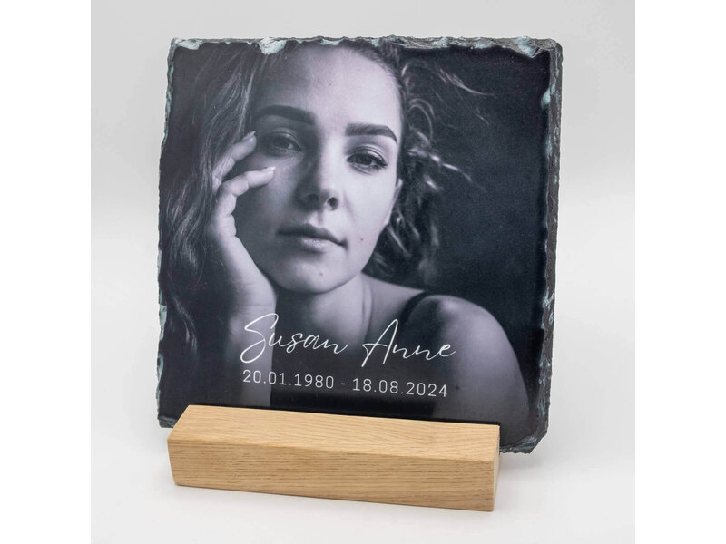 Eikenhouten Gedenktegelhouder – Voor een Warm Herinneringsplekje