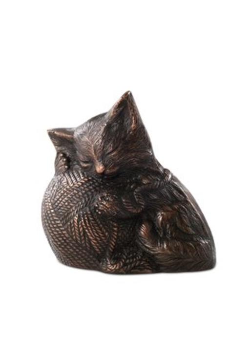 Katten urn kat met bolletje wol - messing