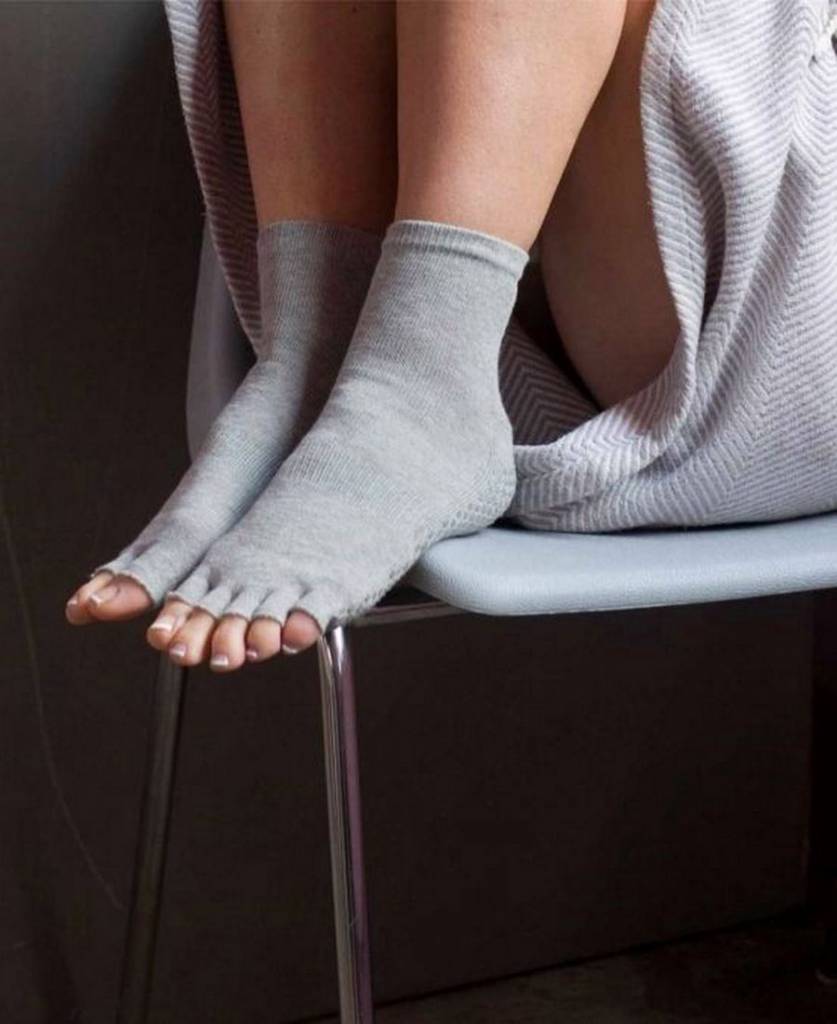 complexiteit Leuk vinden Watt BONNIE DOON | Yoga Toe Socks grijze sokken | Nu 10% korting! - SOSHIN.nl