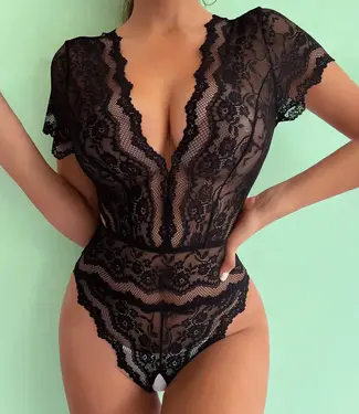 Olivia kanten body met open kruis