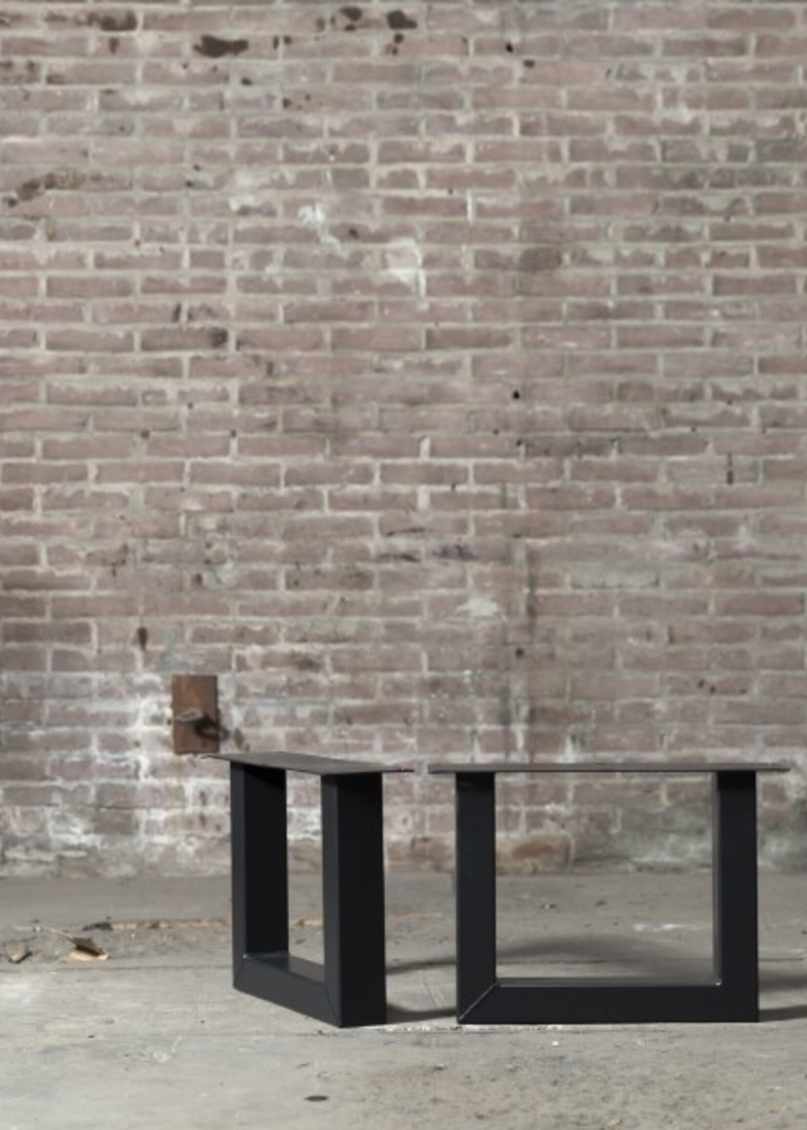 Handgemaakt industrieel salontafel onderstel U poot standaard zwart
