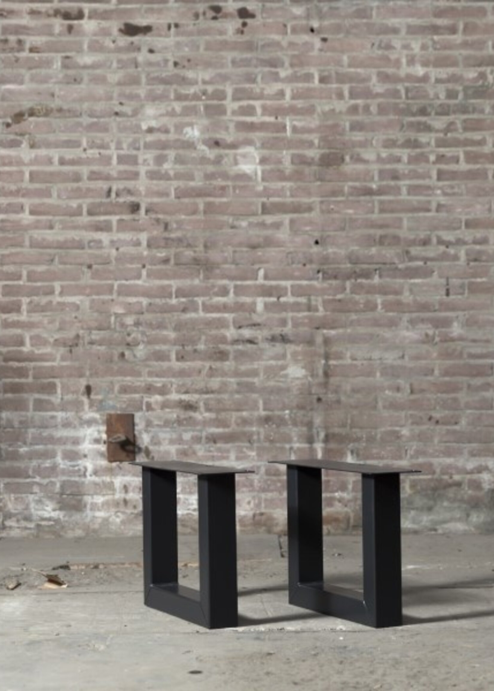 Handgemaakt industrieel salontafel onderstel U poot standaard zwart