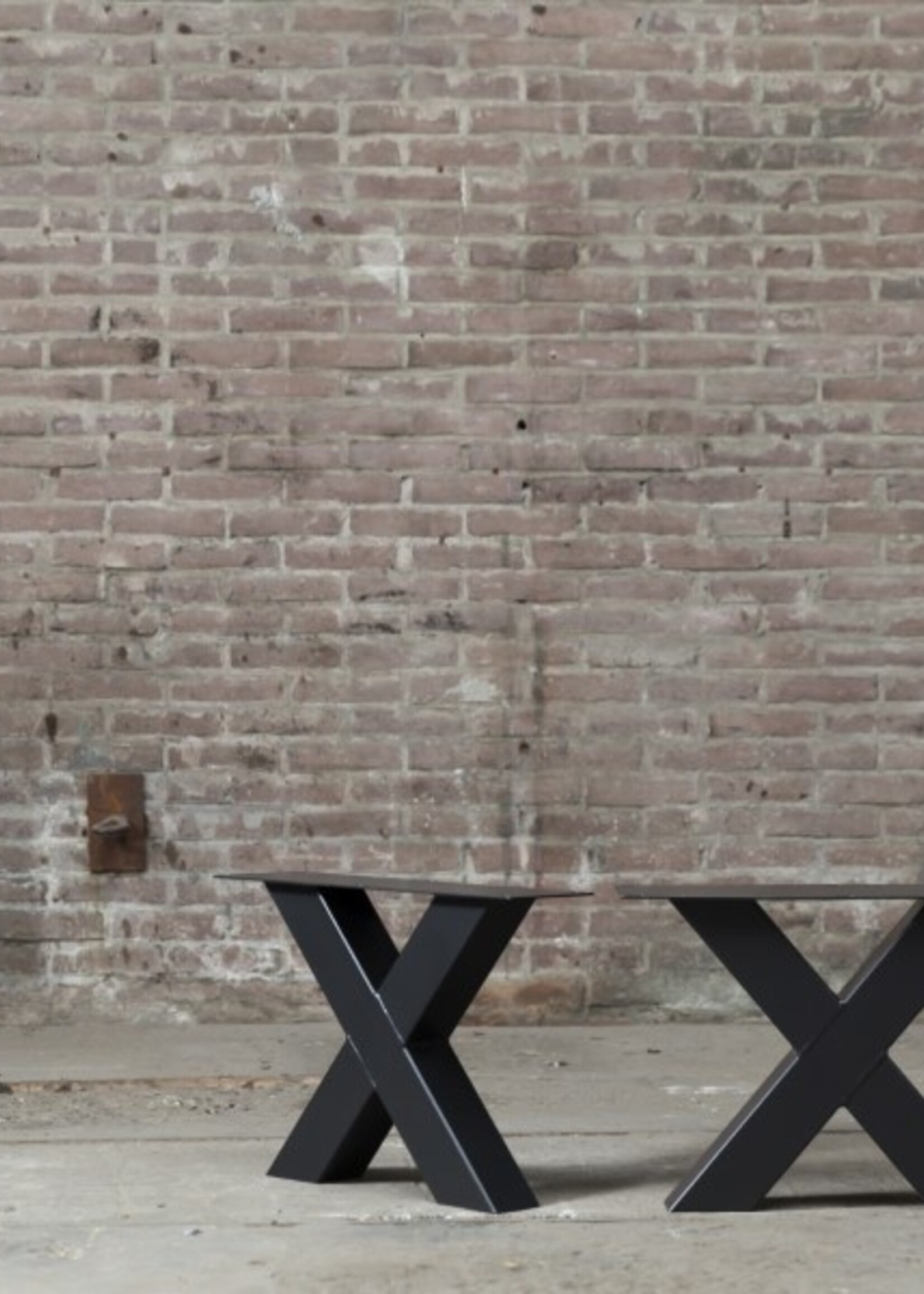 Handgemaakte industriele Salontafel poten model X standaard zwart
