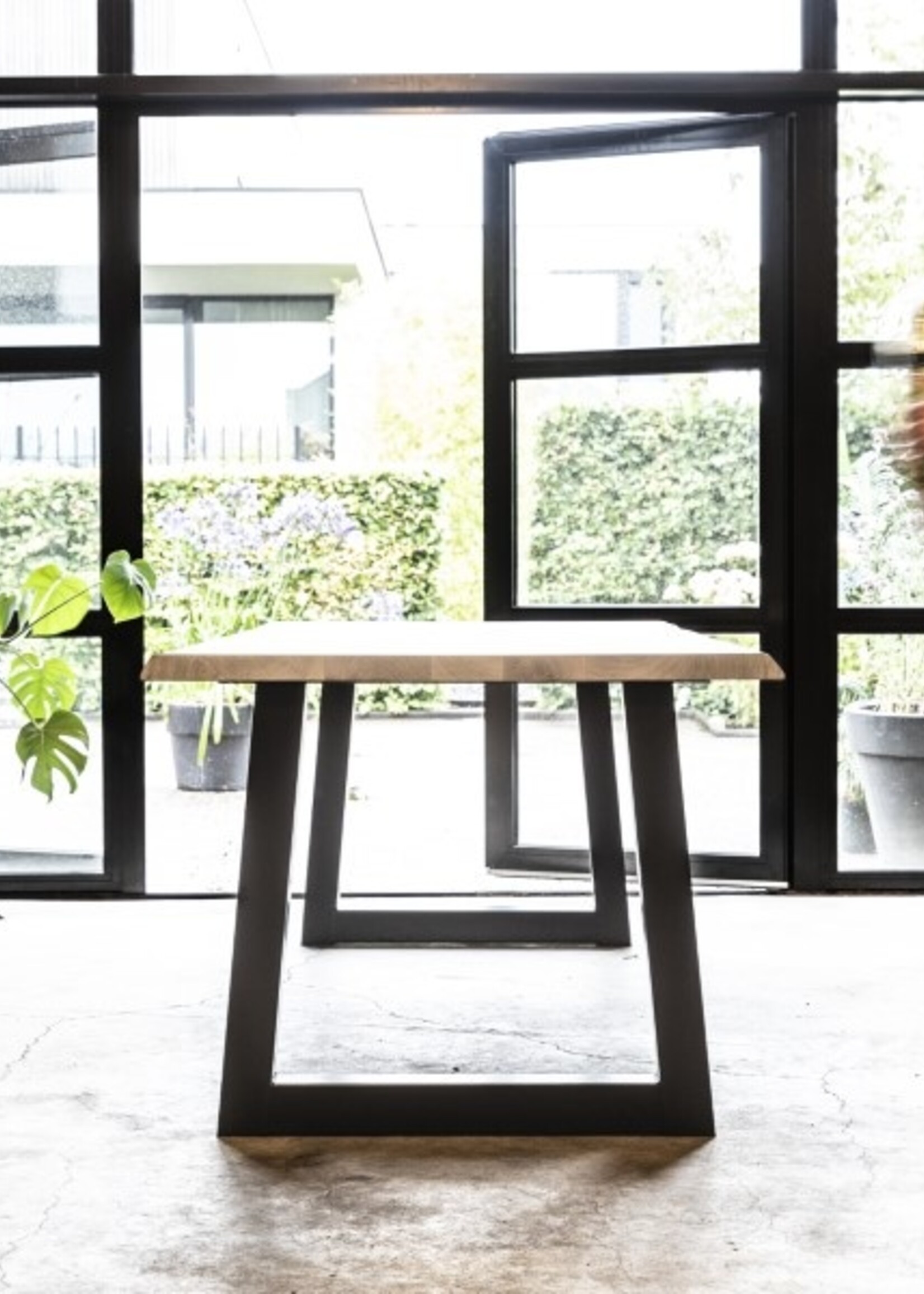 Handgemaakt Industrieel tafelonderstel Trapezium poot standaard zwart