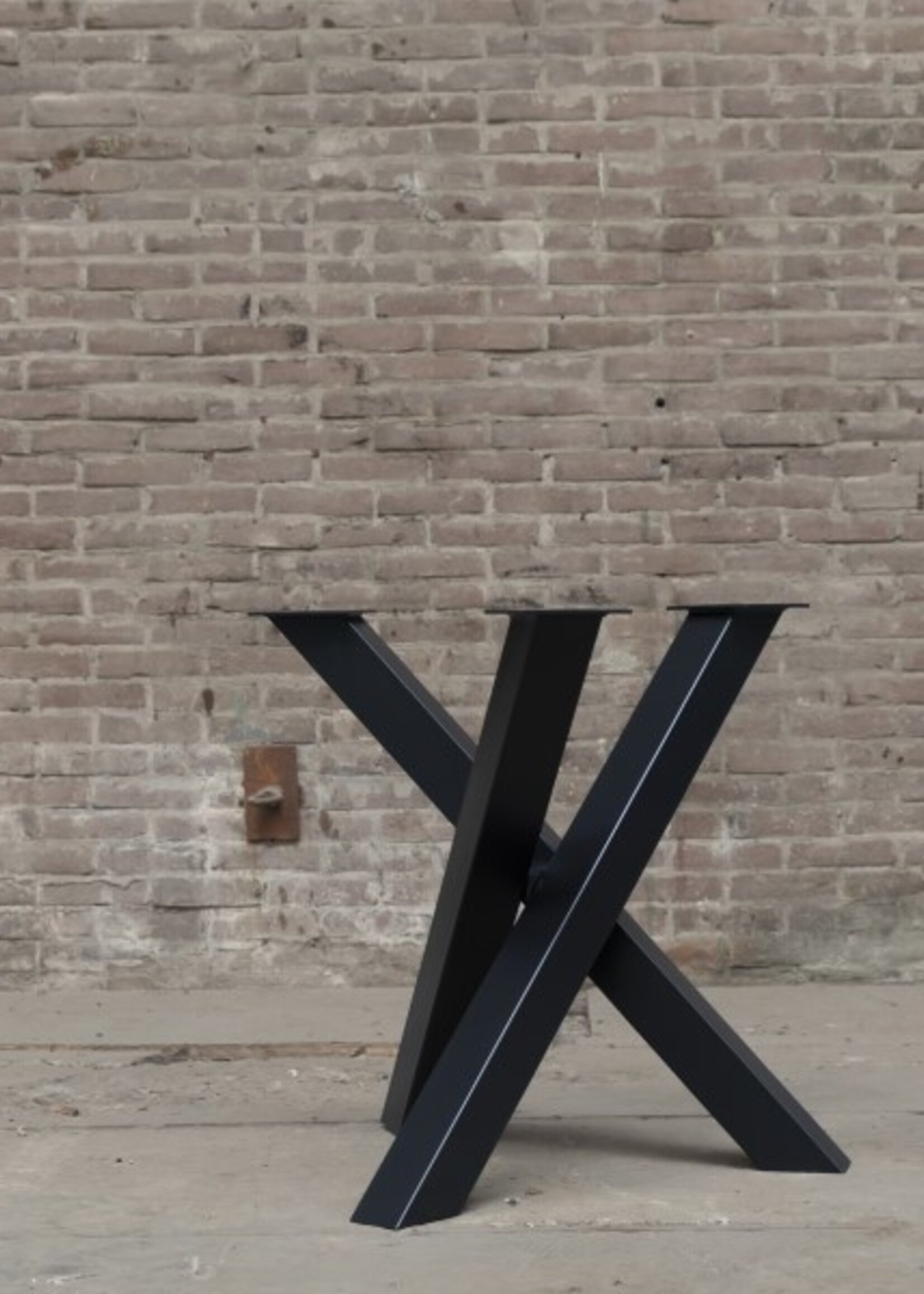 Stalen twist rond tafelpoot 8x8 zwart