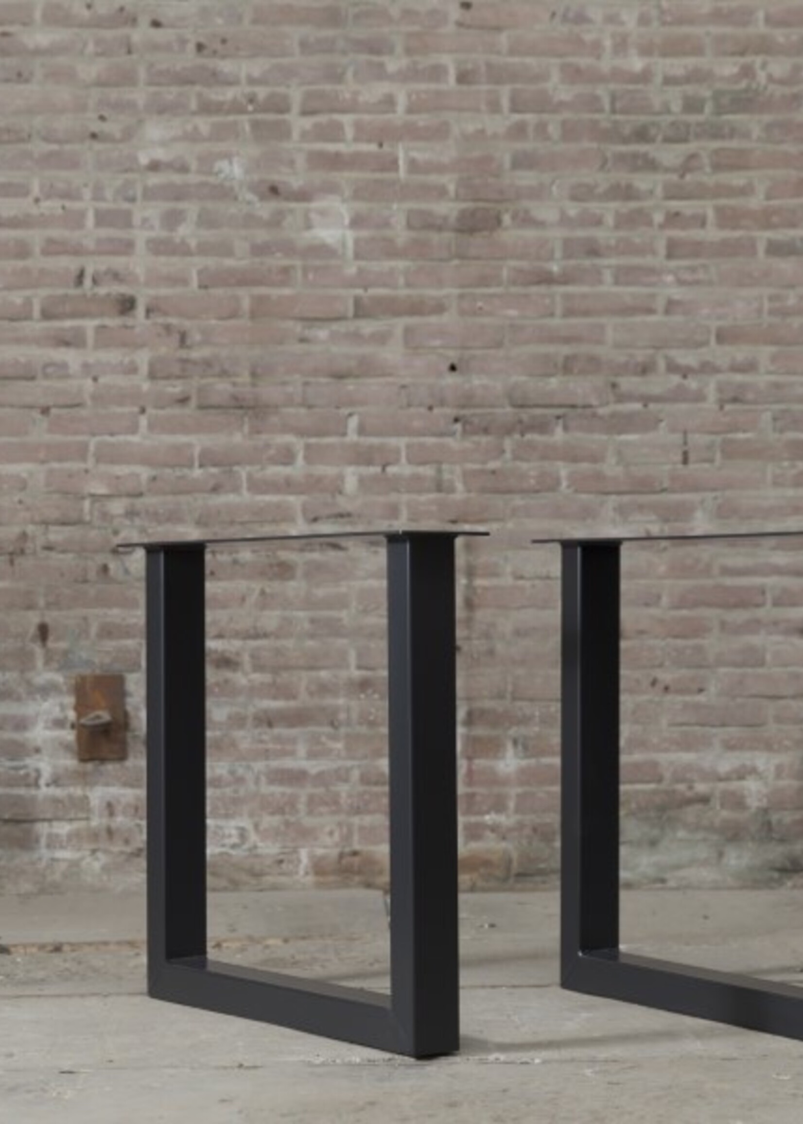 Handgemaakte Industriele tafelpoten model U standaard zwart