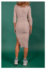 Love2Wait Love2Wait Jurk - knitted met riem -  Sand - C242051 050