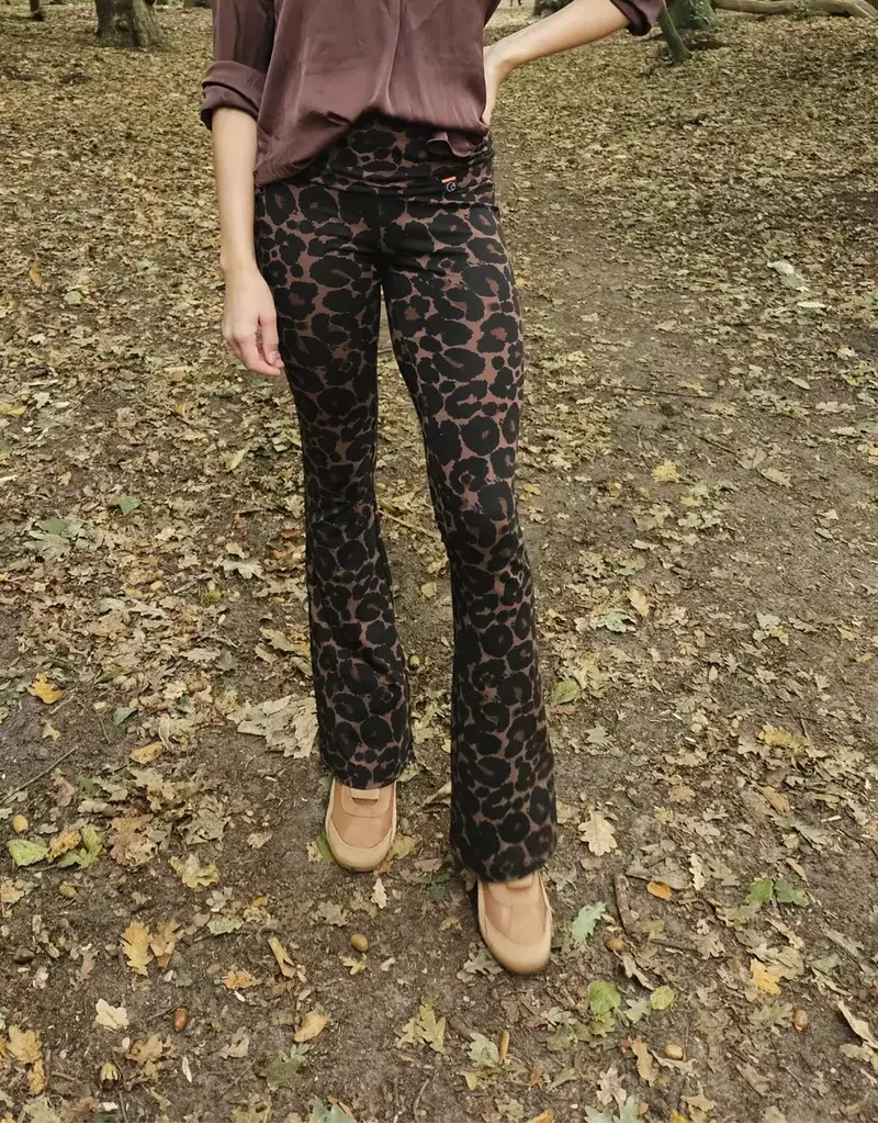 Swan and the People Swan and the People - flared pants Leopard bruin