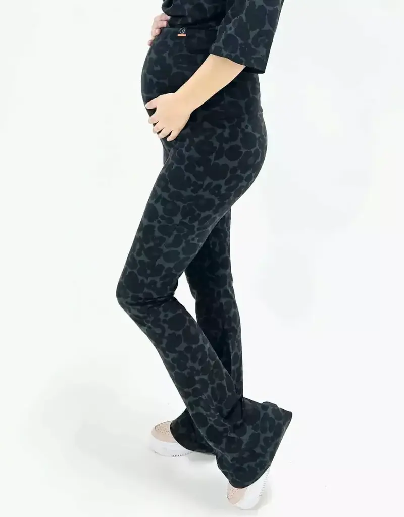 Swan of the People - flared pants Leopard groen