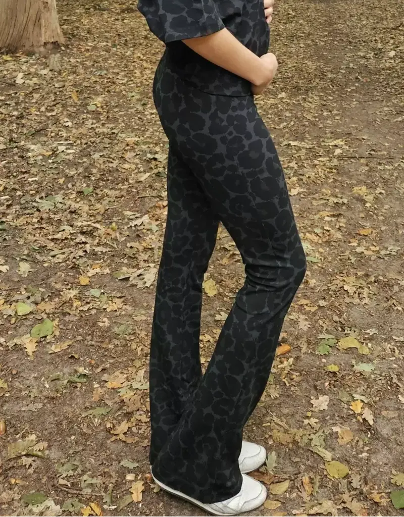 Swan and the People - flared pants Leopard groen