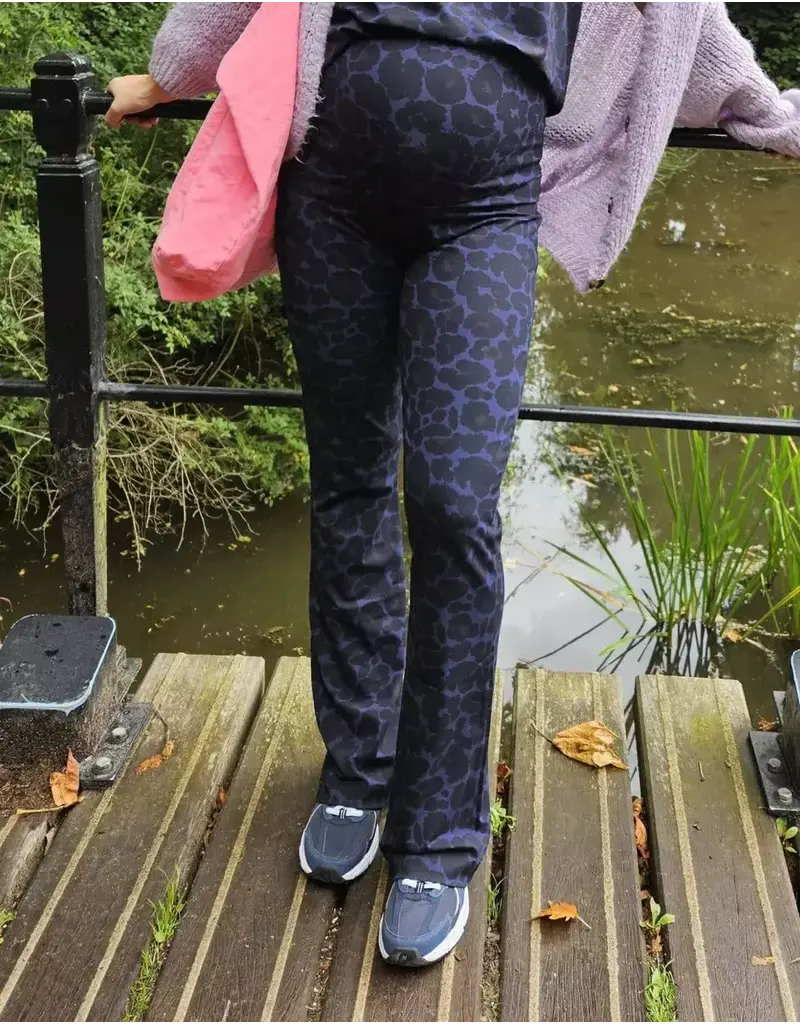 Swan of the People - flared pants Leopard Blauw