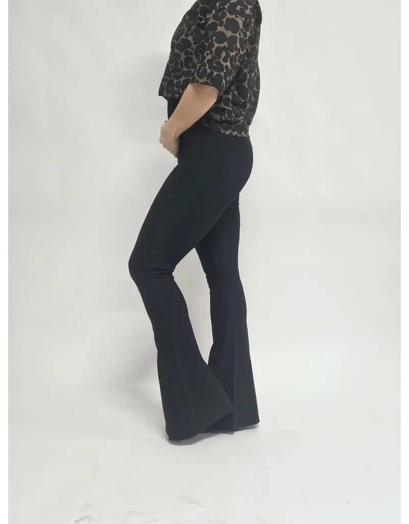 Swan and the People Swan and the People - Flared Pants Zwart