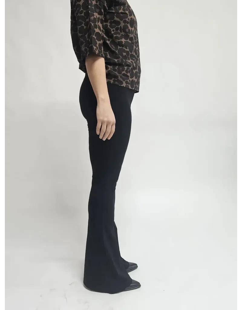 Swan and the People Swan and the People - Tall Flared Pants - Zwart