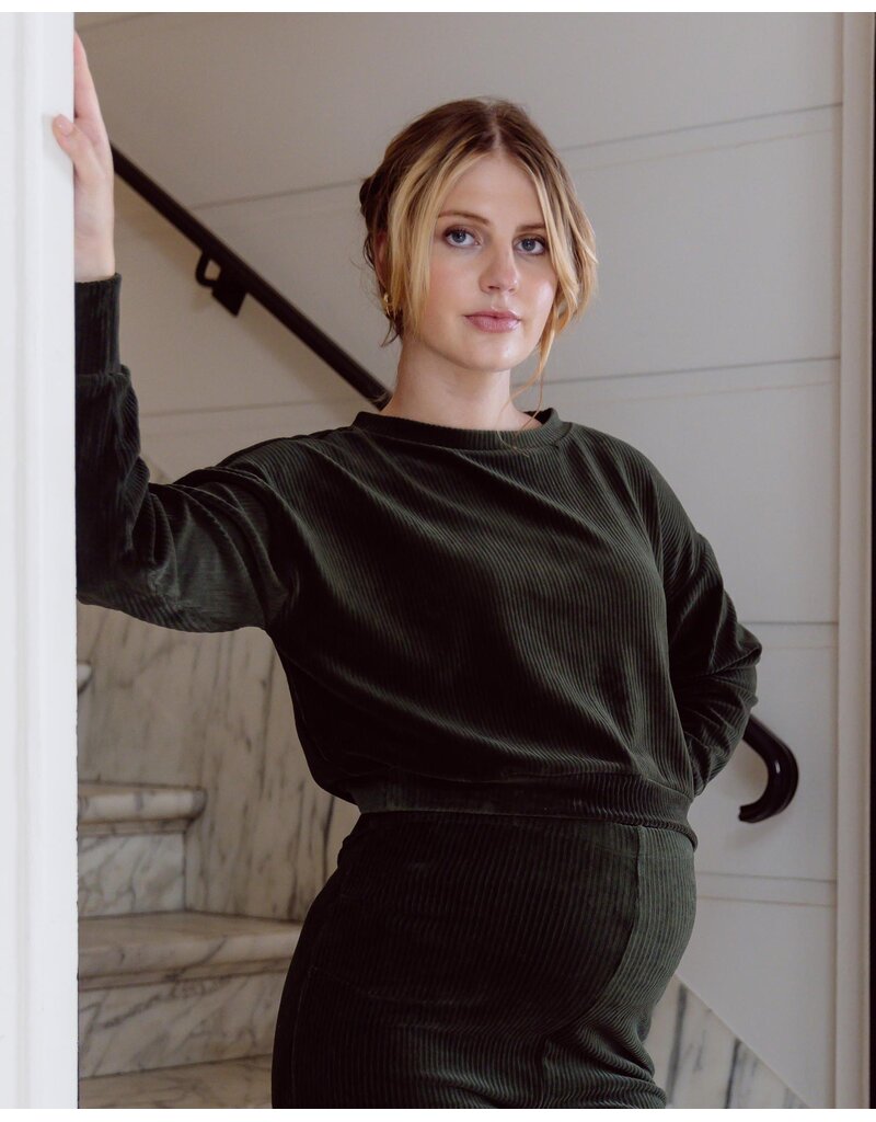 Love2Wait Love2Wait Sweater - Velvet - cropped - Olive - B999 Alisa