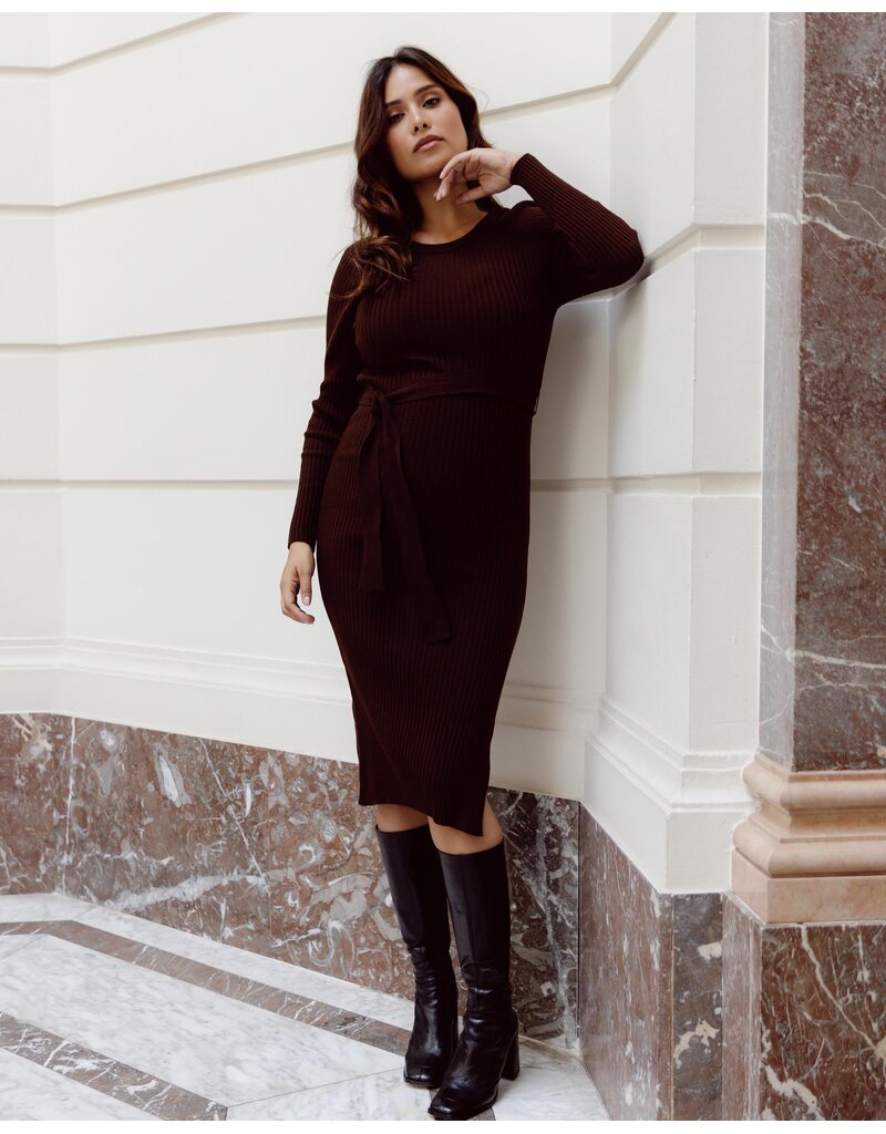 Love2Wait Love2Wait bruine midi zwangerschapsjurk in rib met ceintuur - B999063 8000