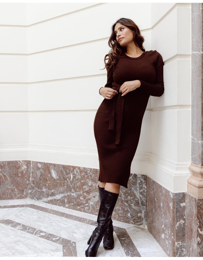 Love2Wait Love2Wait bruine midi zwangerschapsjurk in rib met ceintuur - B999063 8000