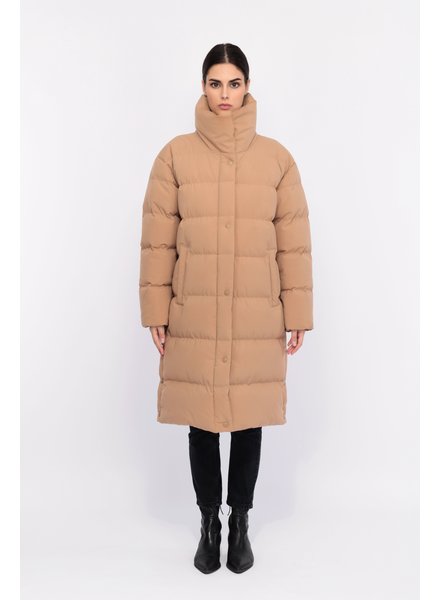 Dames winterjas half lang beige