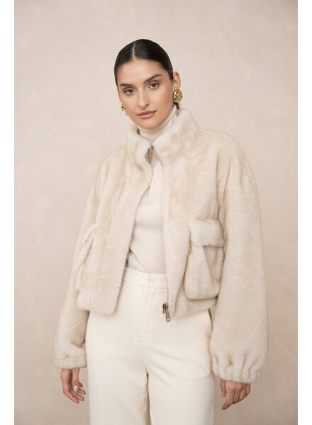 Attentif   Bontjas dames kort beige.