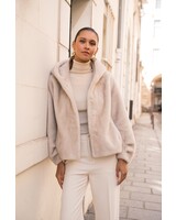 Attentif Bontjas dames kort beige