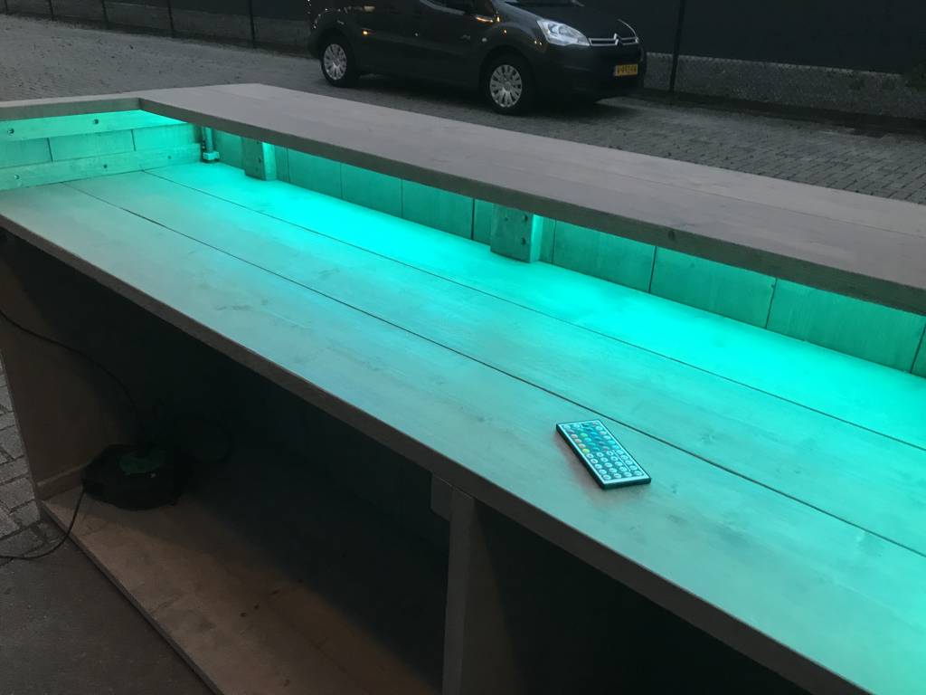 Gerben Bar  met een full colour en waterproof LED verlichting  pakket: Model Gerben LED special.