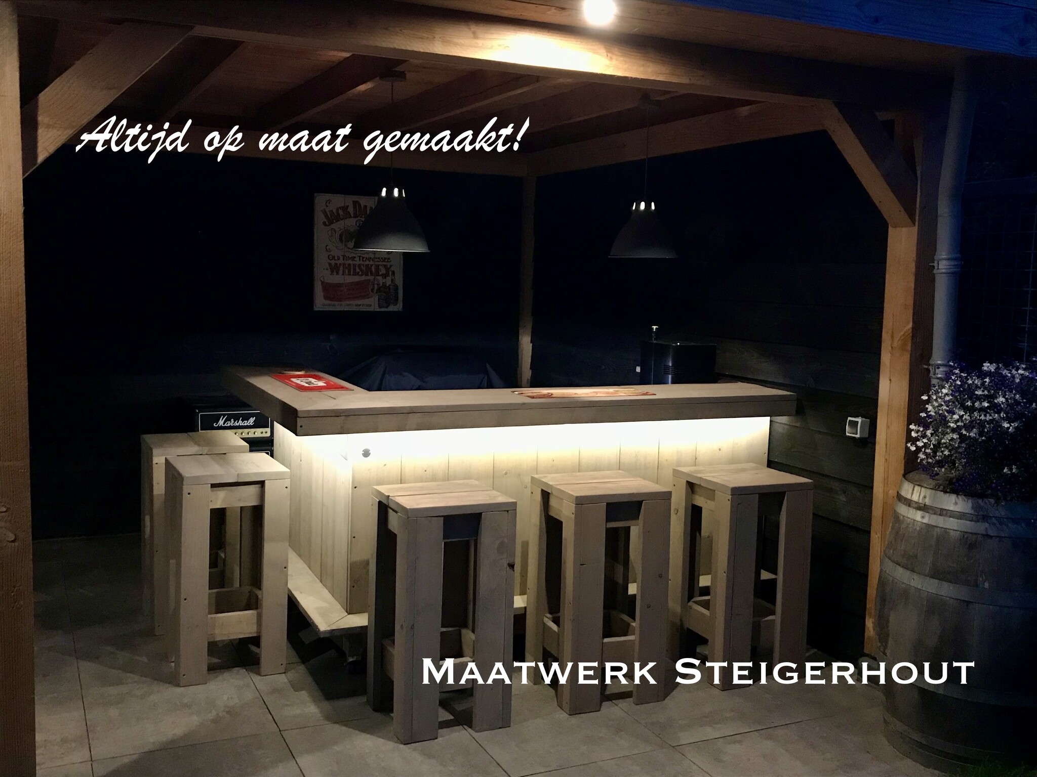 Verleng het Vakantiegevoel met een Op Maat Gemaakte Bar van Steigerhout!