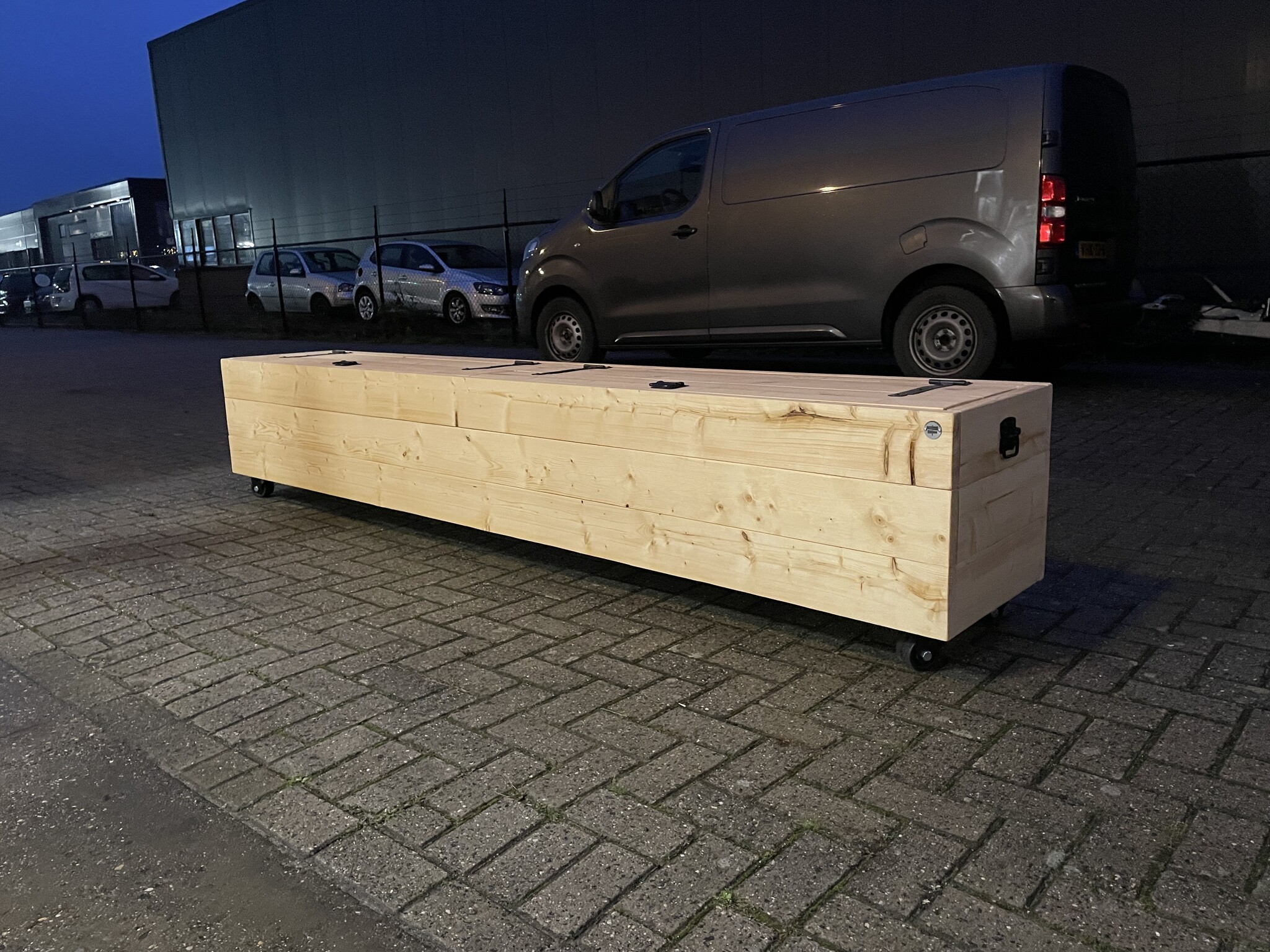 Alandroal Dekenkist-Opbergkist op wielen: Model Alandroal met een dubbele deksel