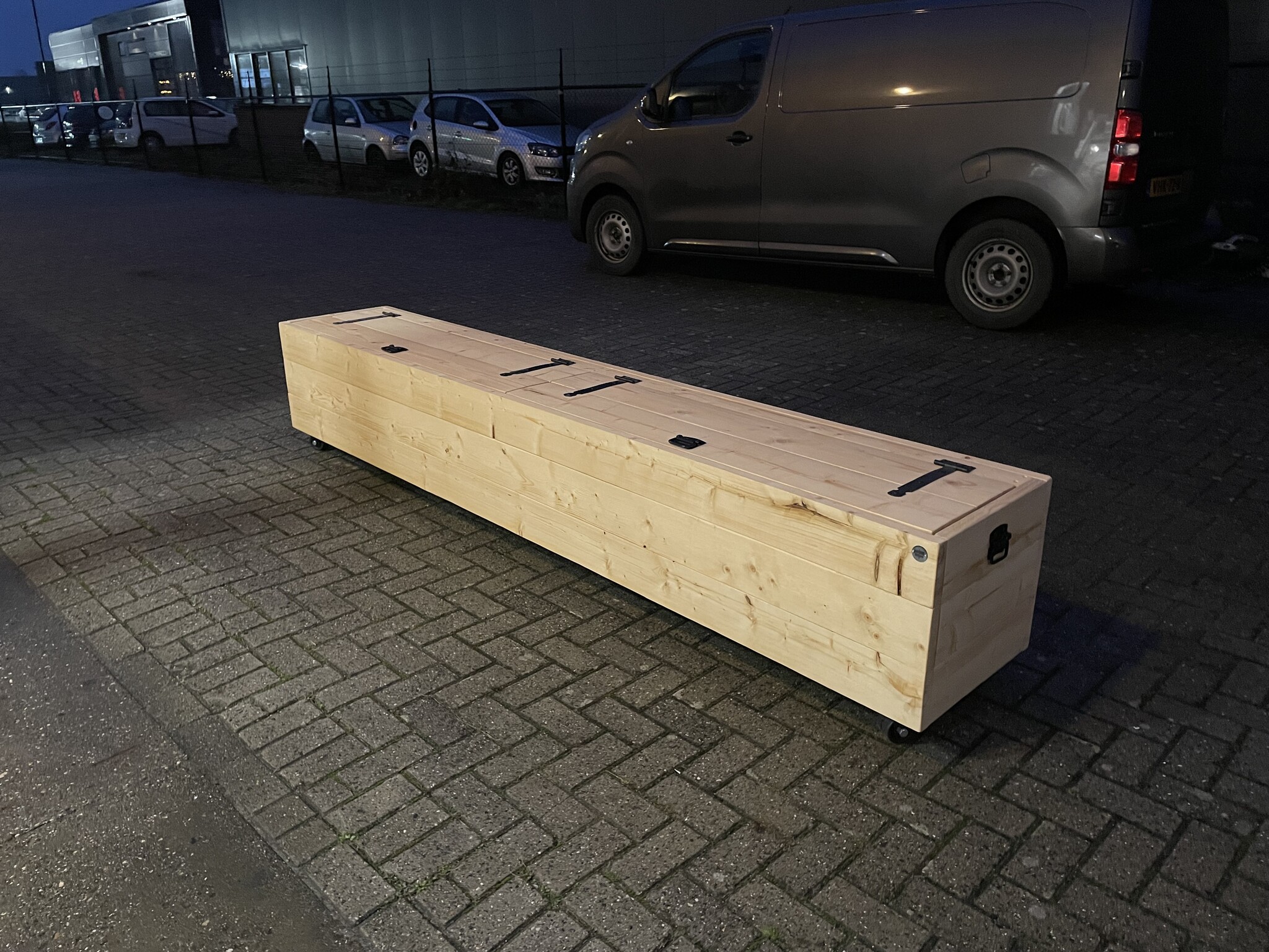 Alandroal Dekenkist-Opbergkist op wielen: Model Alandroal met een dubbele deksel