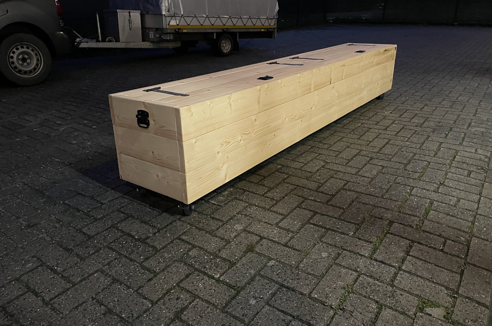 Alandroal Dekenkist-Opbergkist op wielen: Model Alandroal met een dubbele deksel