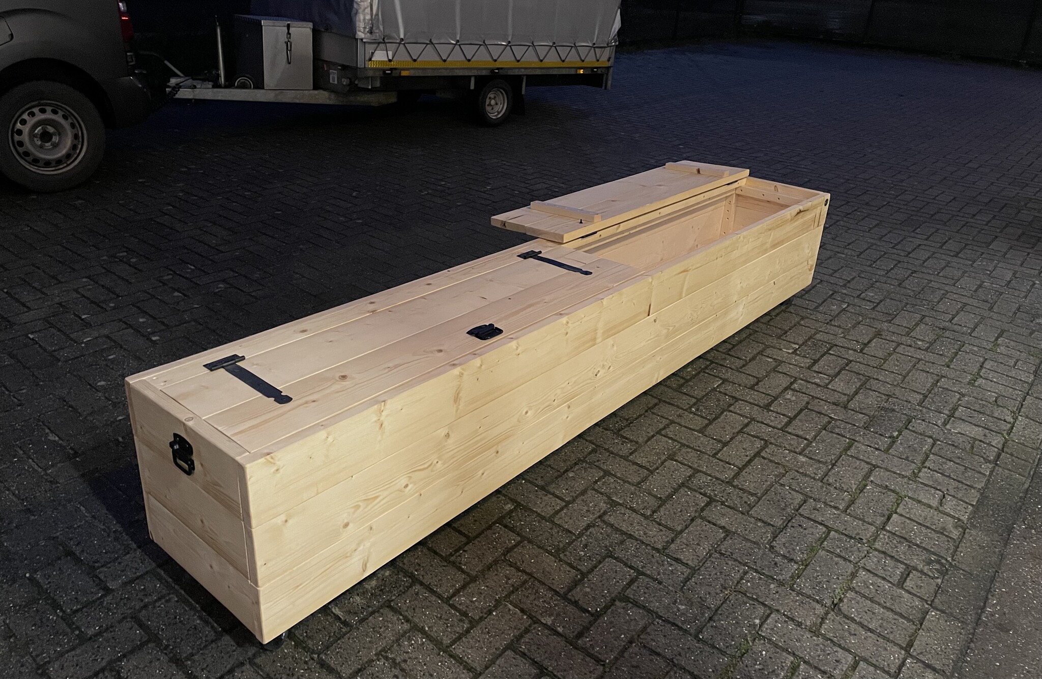 Alandroal Dekenkist-Opbergkist op wielen: Model Alandroal met een dubbele deksel