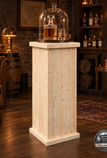 Jussi Zuil / Pilaar / Sokkel van steigerhout; Model Jussi