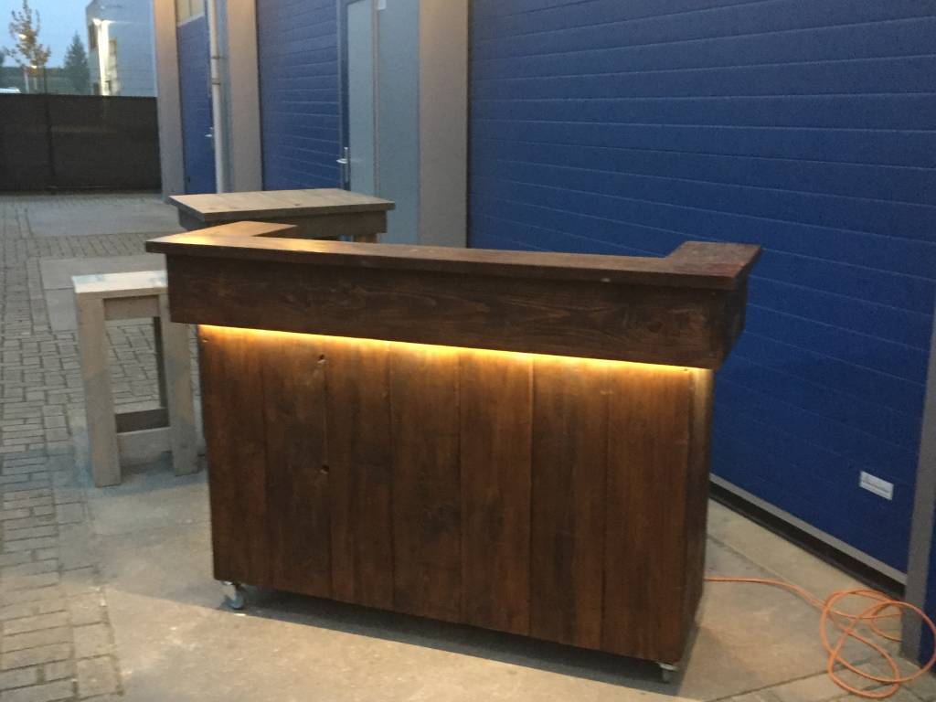 Leeds Deluxe Verrijdbare  Bar / Balie met LED verlichting: Model Leeds Deluxe